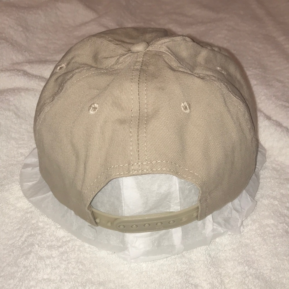 Cap 🧢 - Picture 2 of 5